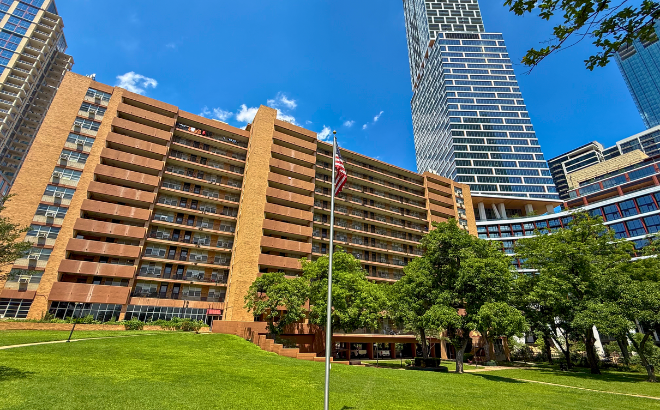 Exterior of Pathways at Lakeside Property