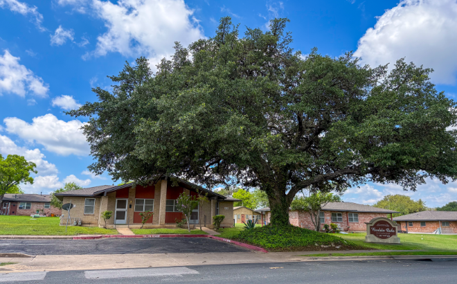Exterior photo of the Pathways at Bouldin Oaks property